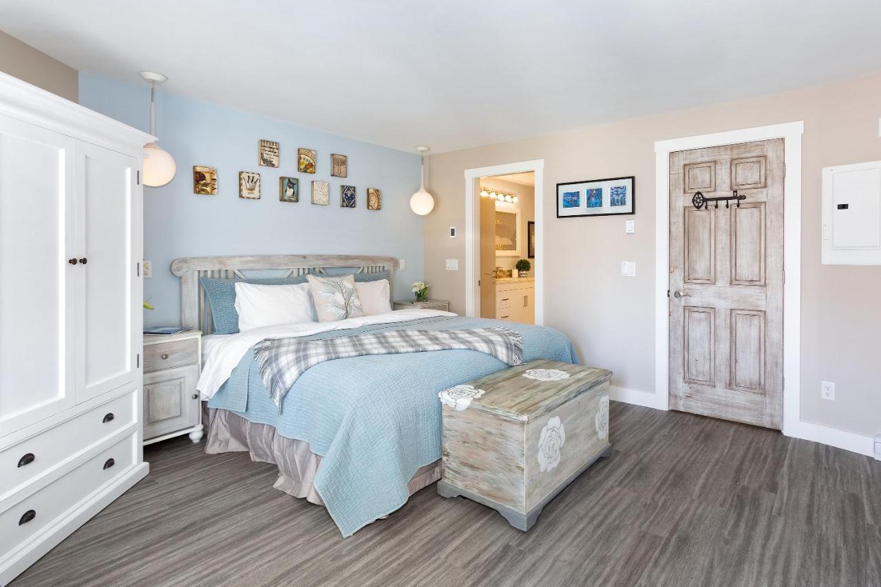Renovated & Spacious 1bed/2bath Village *